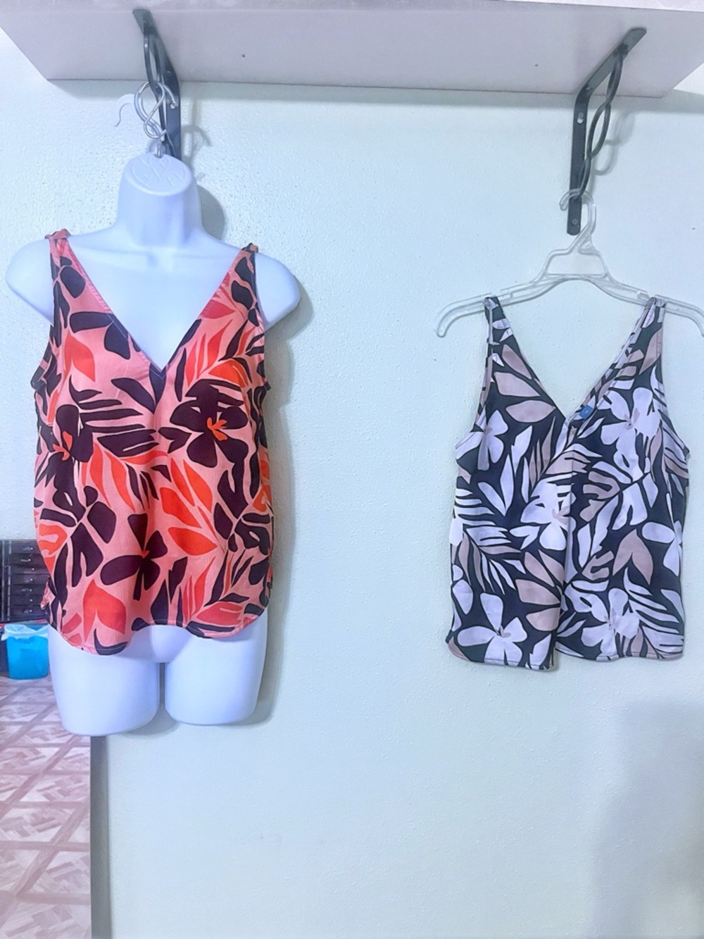 Old navy BUNDLE 2 floral sleeveless neck tops Coral/Pink & Black/white/tan